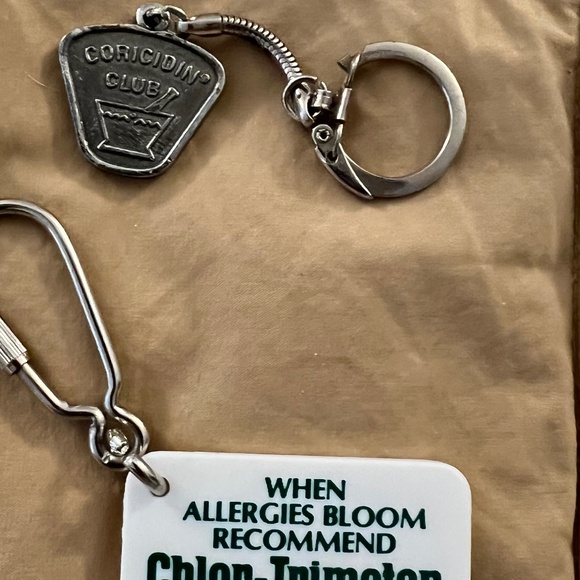 Vintage Schering keychains - Picture 2 of 3
